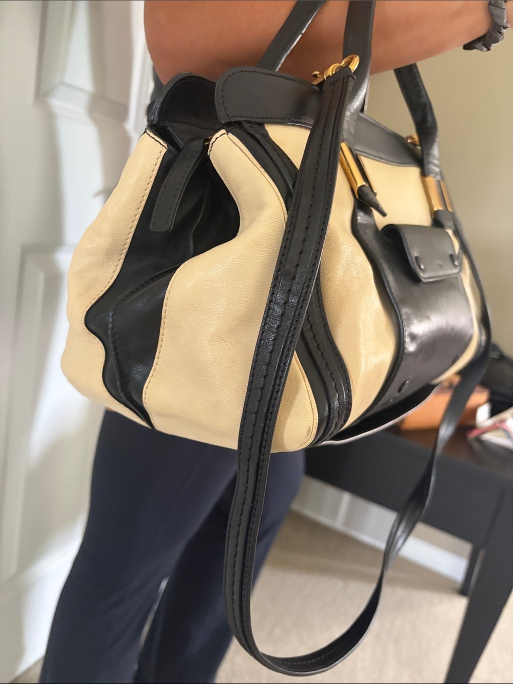 CHLOE - Black and Cream Leather Satchel Bag - Picture 3 of 11